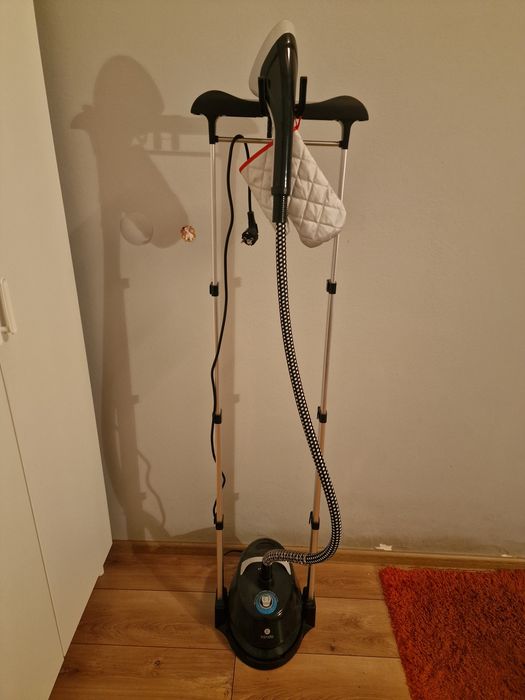 Stație de călcat verticală