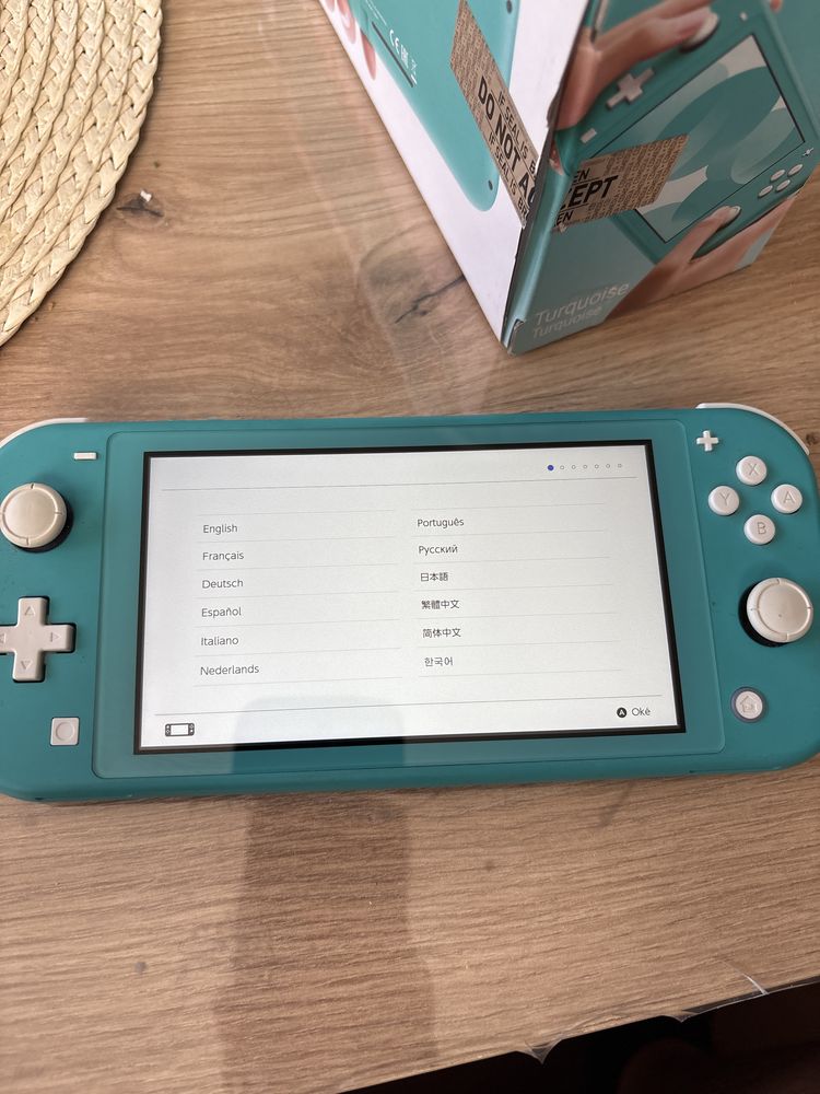 Nintendo switch lite + 2 игри