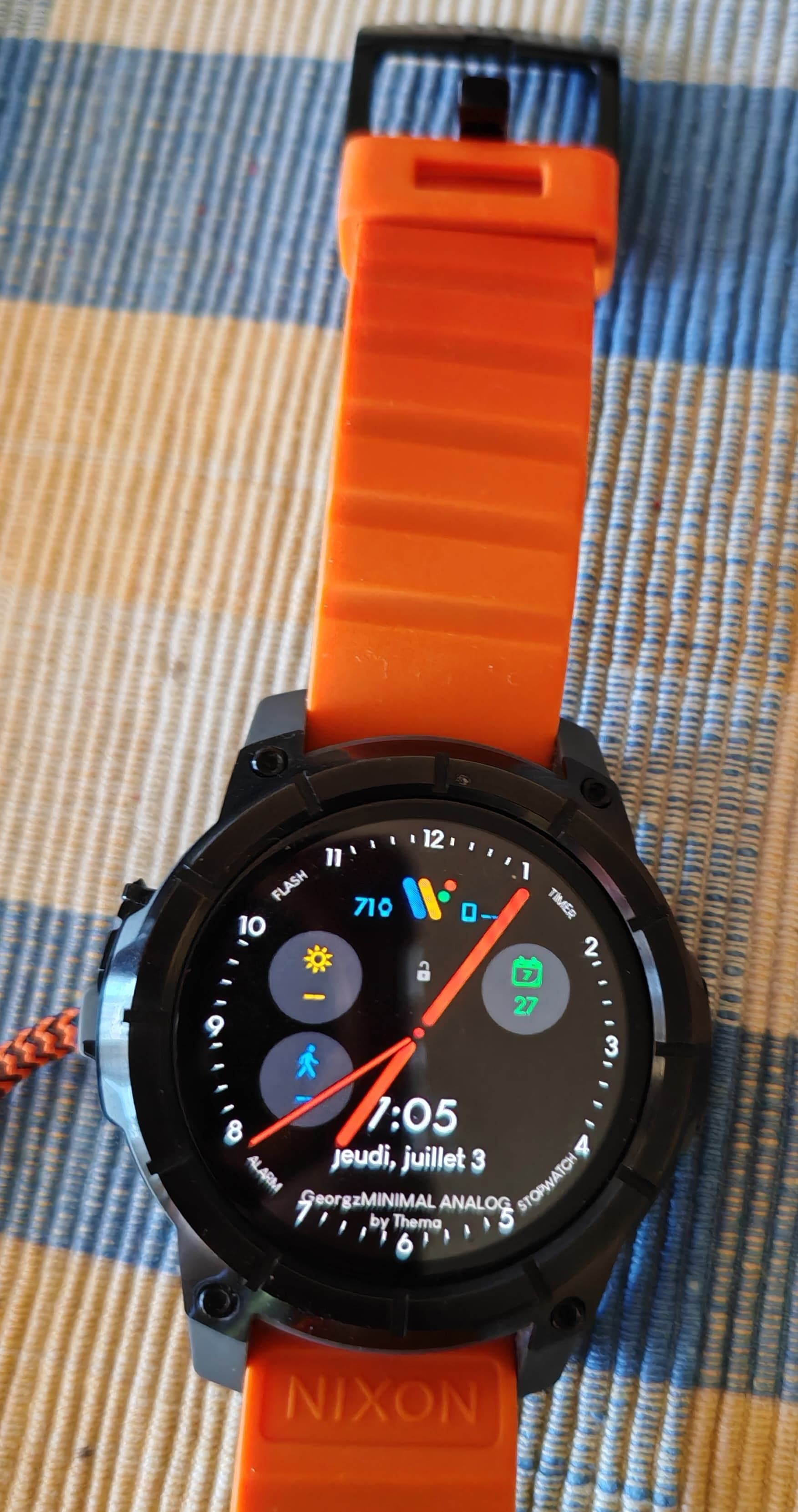Smartwatch NIXON the Mission, stare foarte bună funcțional și optic