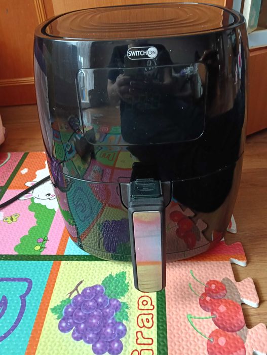 Малко употребяван Air fryer "Switch on"