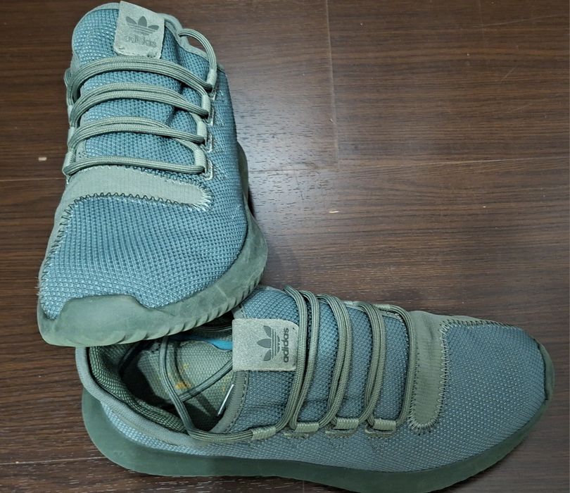 Sneakers Hugo Boss si Adidas
