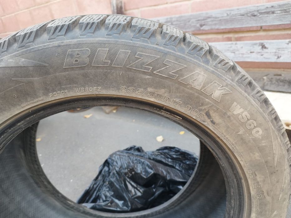 Зимние шины Bridgestone Blizzak 235/55/17