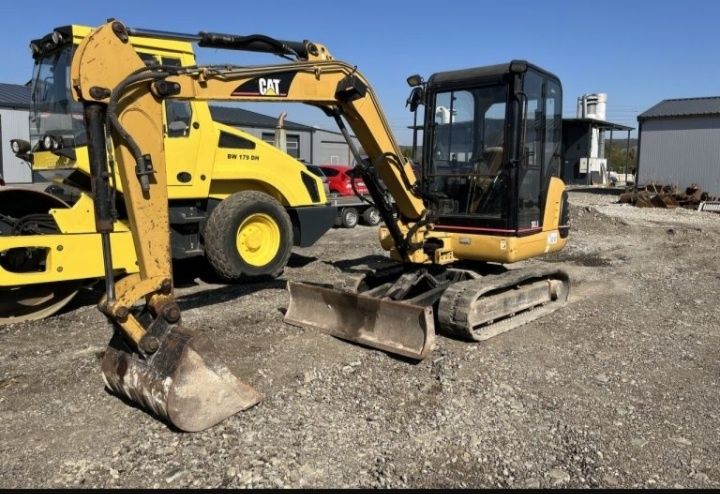 Evacuări moloz servicii de debarasări moluz , decopertări gresie