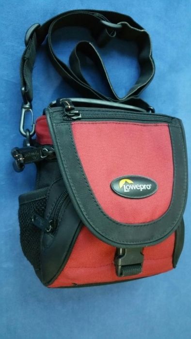 Vand geanta foto / video Lowepro NOVA MICRO AW