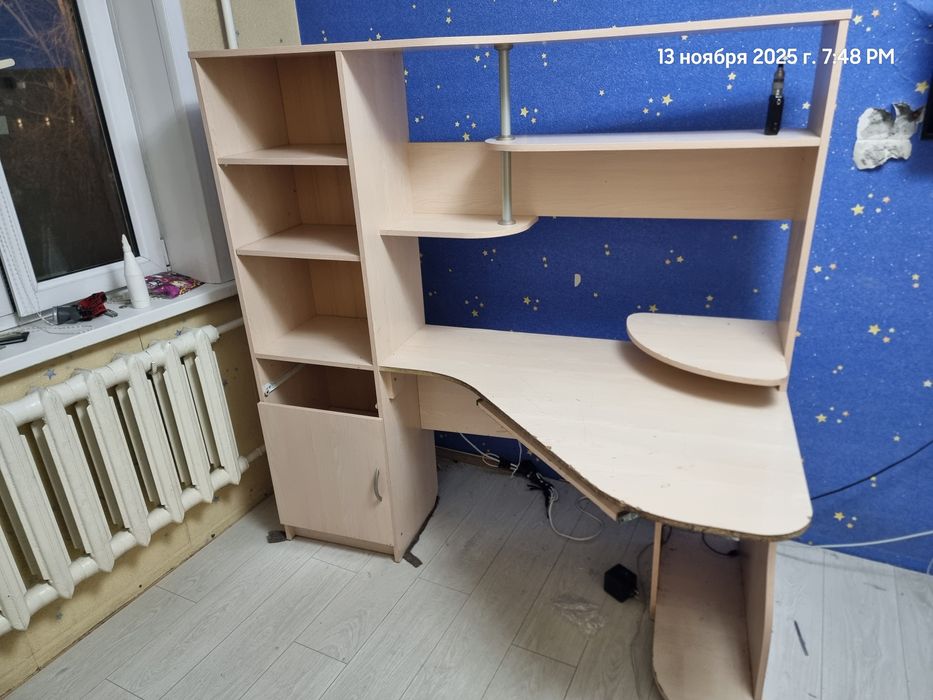 Компьютерный стол.