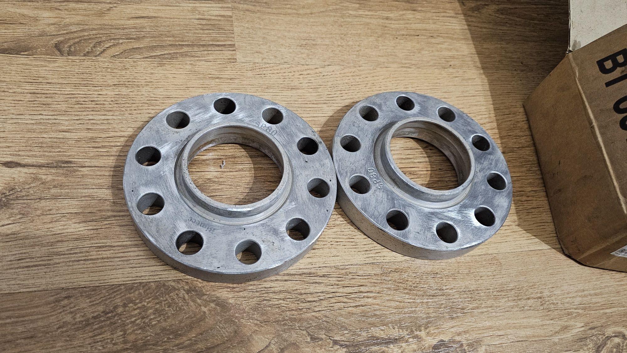 Продавам Фланци 5х120
