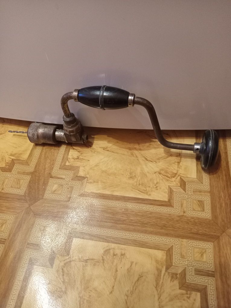 Продам ручную советскую дрель