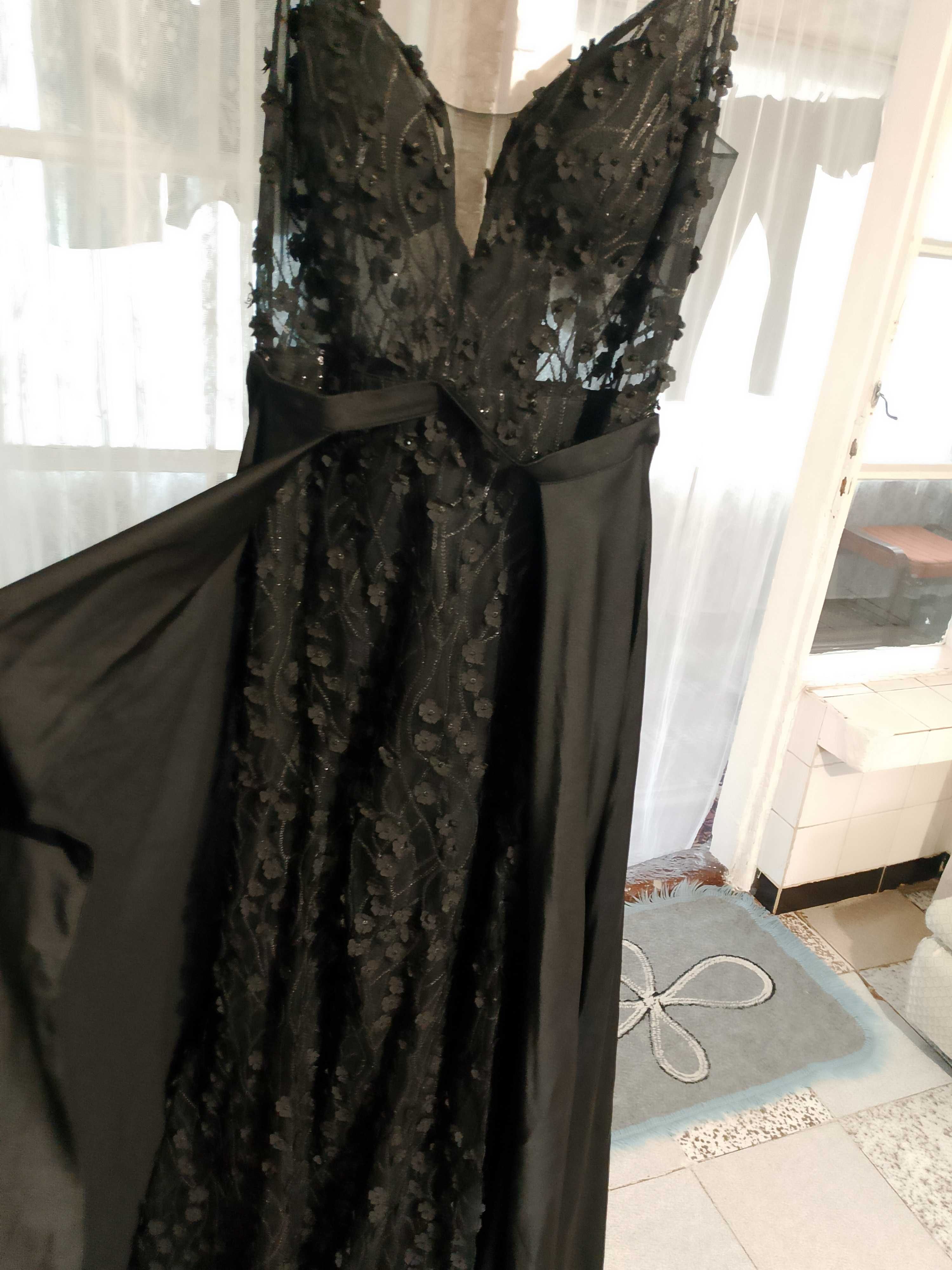 Черна рокля като нов