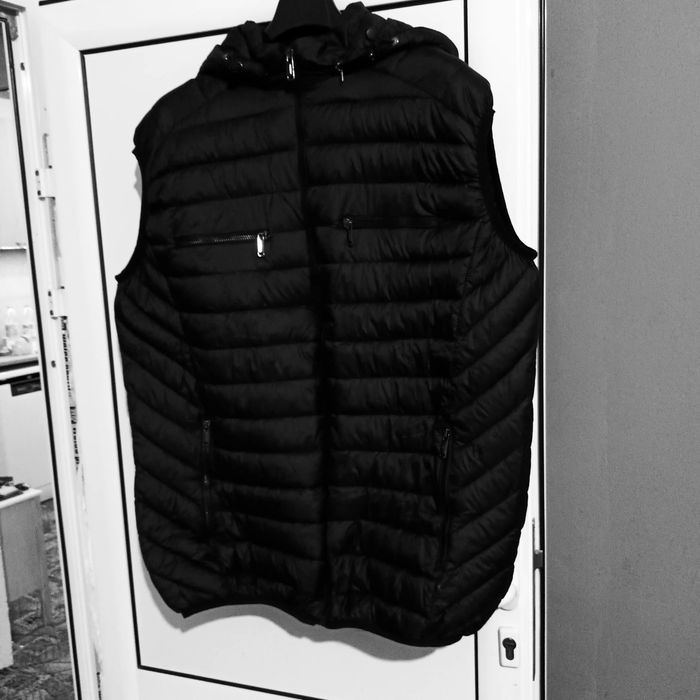 Мъжки  елек с  качулка