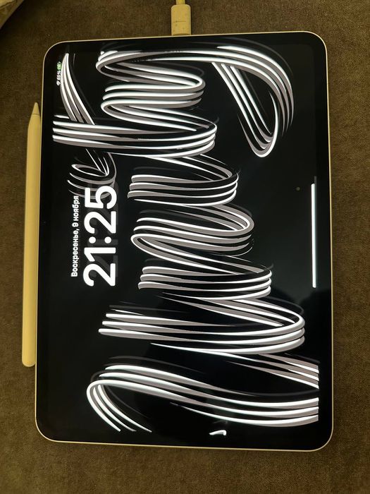 iPad Pro M4, акб 100, состояние 10/10, Apple Pencil pro в комплекте