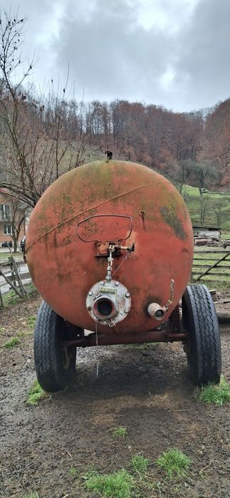 Vând sau dezmembrez cisternă