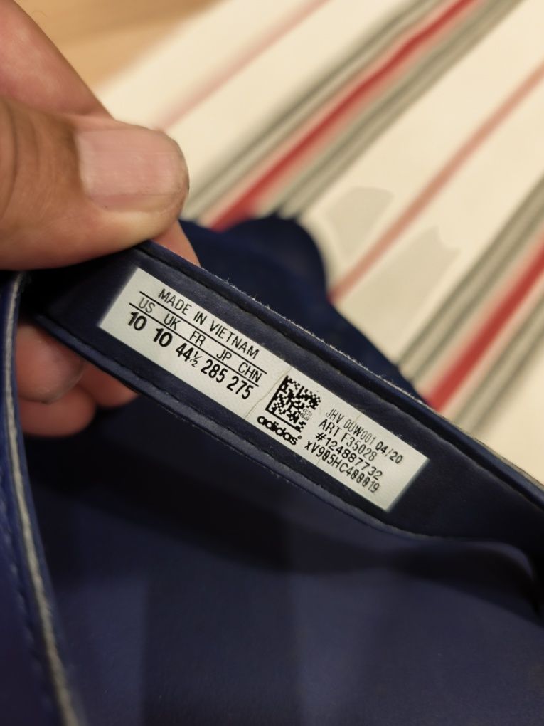 Slapi adidas pentru plaja