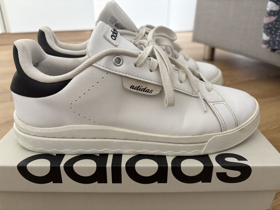 Продавам кецове Adidas
