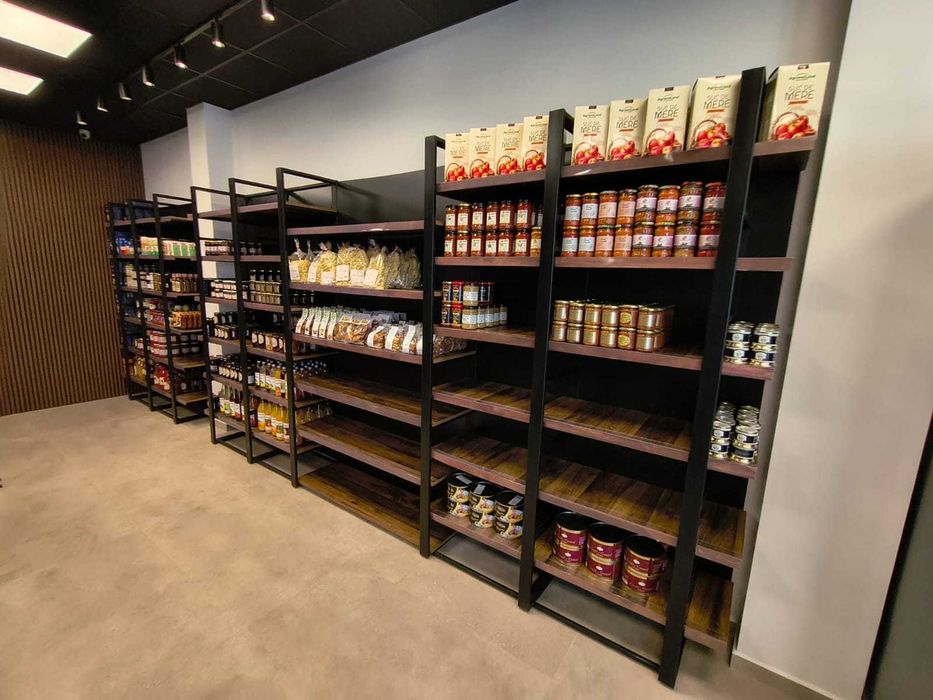 Mobilier comercial și standuri expoziționale – la comandă