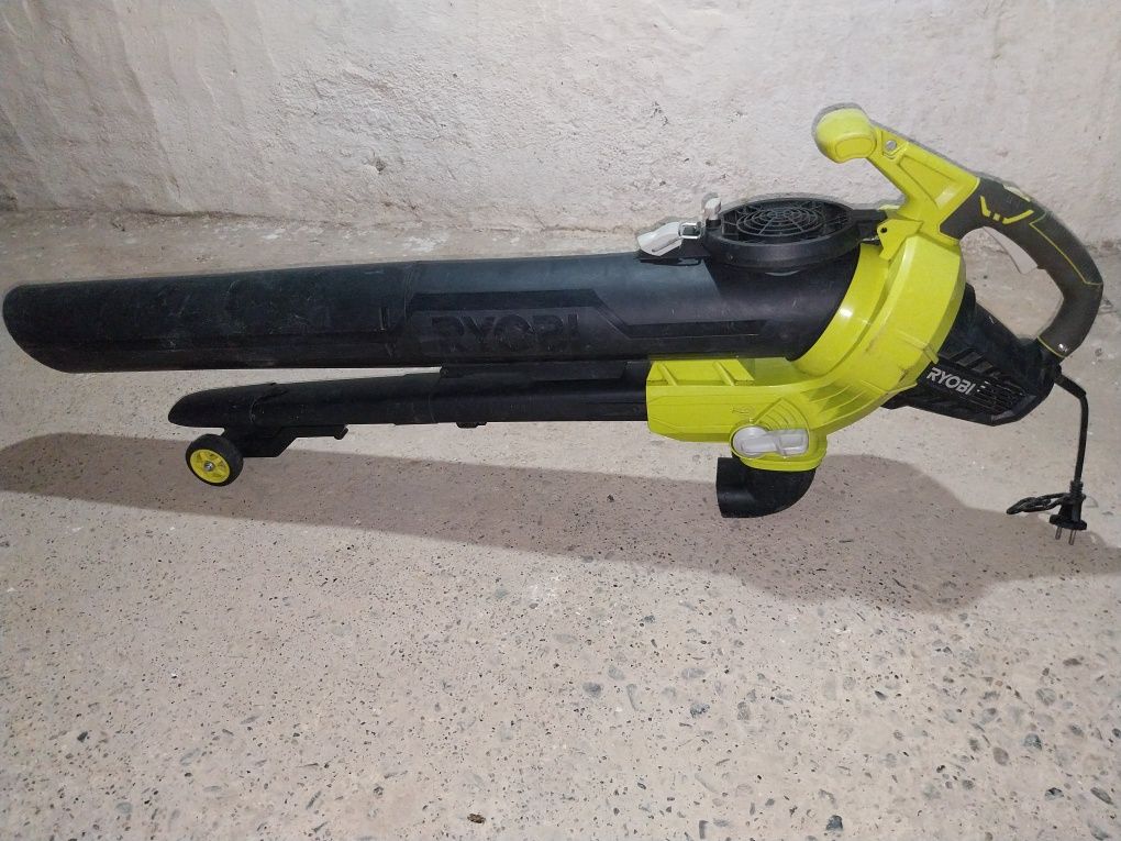 RYOBI Suflator de frunze-aspirator 3000 w