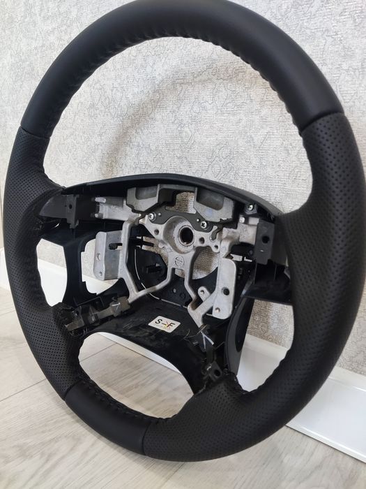 Продам Руль Тойота Камри 40-45.Все как на фото без кнопок и аэрбега.