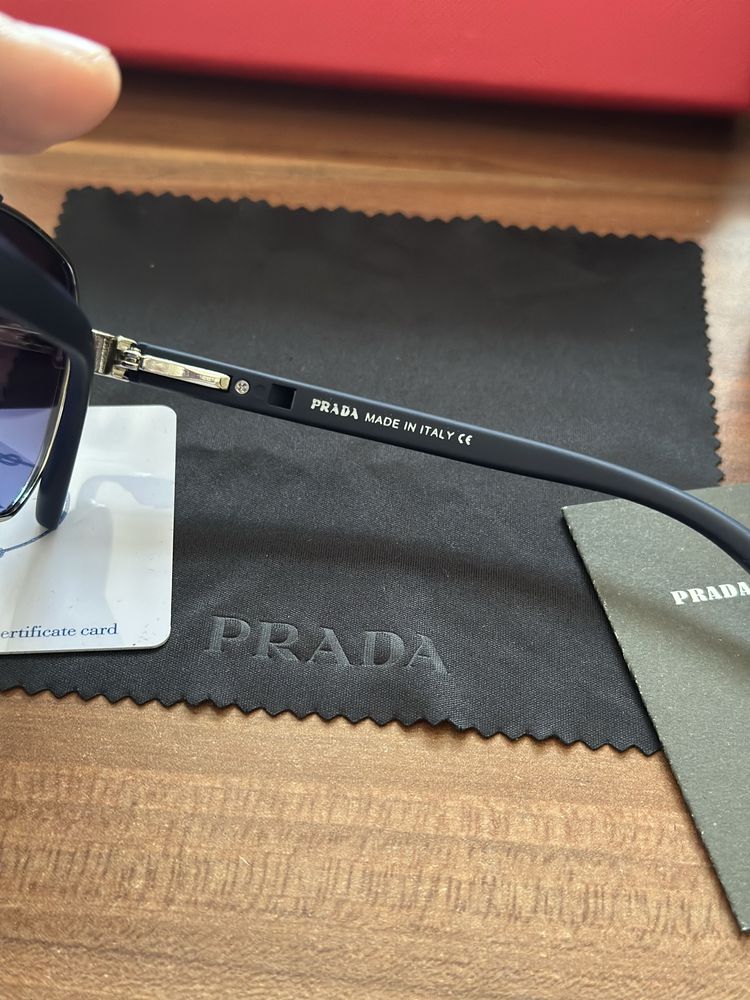 Ochelari de soare prada