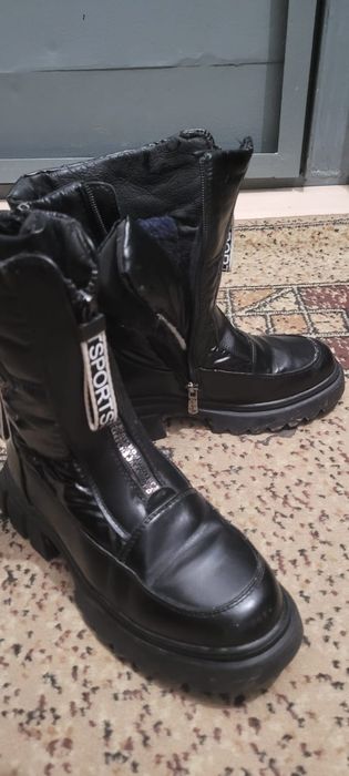 Продам зимние сапоги 35 р-р 3000 т