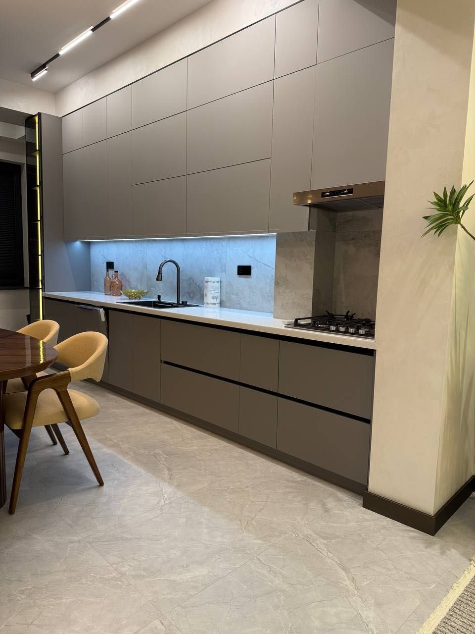 Sayram Tower Продается 3 комнатная квартира ремонт Без Базар
