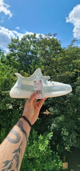 Yeezy 350 V2 Cloud White