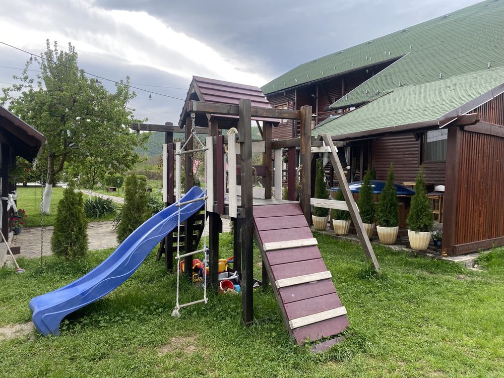 Vând pensiune cu piscina in Gura Râului Sibiu