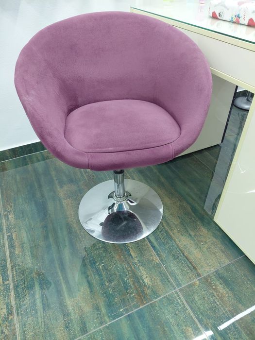 Vând scaune frizerie