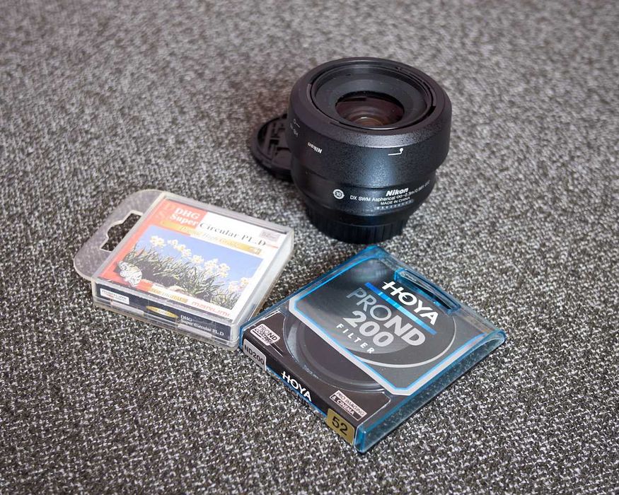 Продам объектив Nikon AF-S DX 35mm f/1.8G с двумя фильтрами