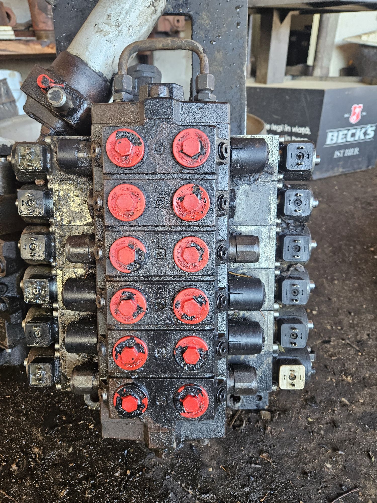 Vând distribuitoare macara  krom v10cx