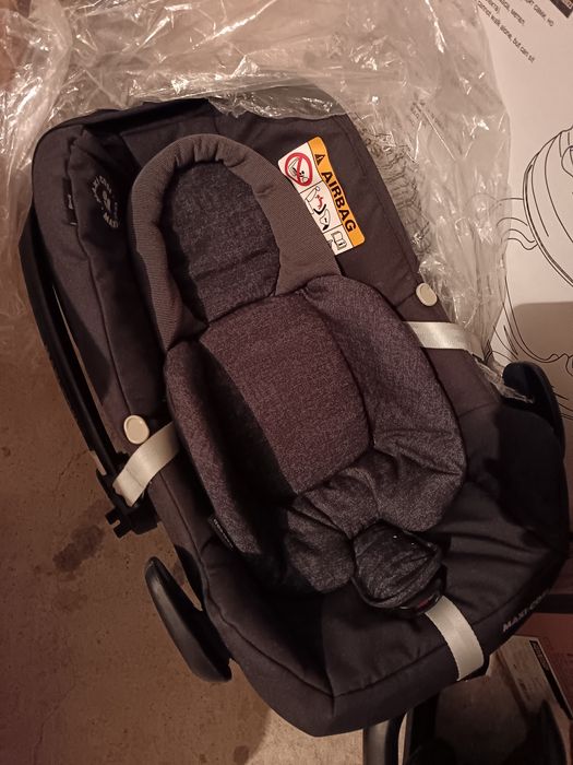Столче за кола + възглавничка за новородено