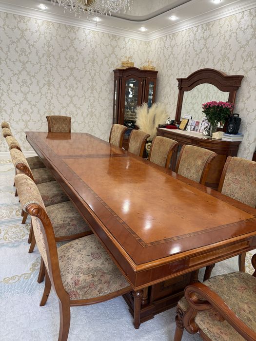 Сервант, стол стулья