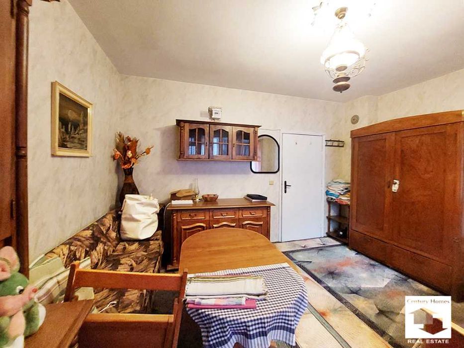 Дава се под наем Едностаен апартамент в Велико Търново, Център - 31 кв.м за 180 € - Снимка #2