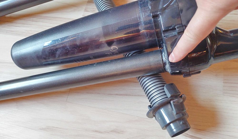 Aspirator puternic 1600 W cu filtru dar si cu sac