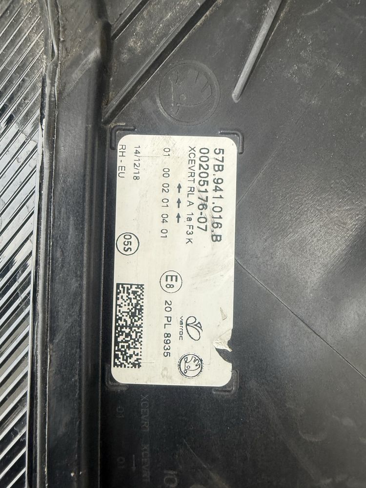 Far dreapta Skoda Karoq Full LED Original Europa