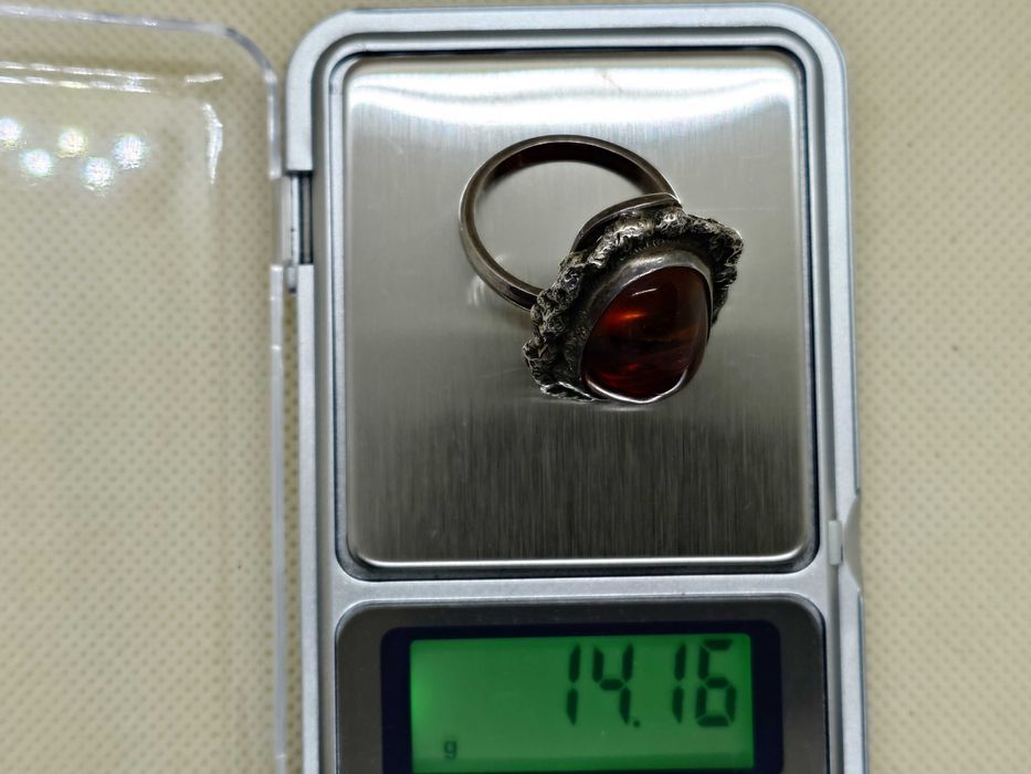 Inel din argint cu chihlimbar cabochon mare – vintage, lucrat manual