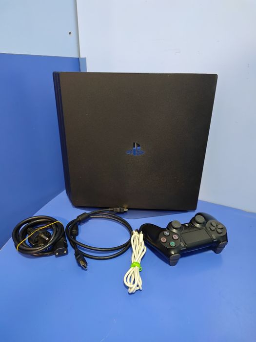 Consolă PS4 Pro 1TB!
