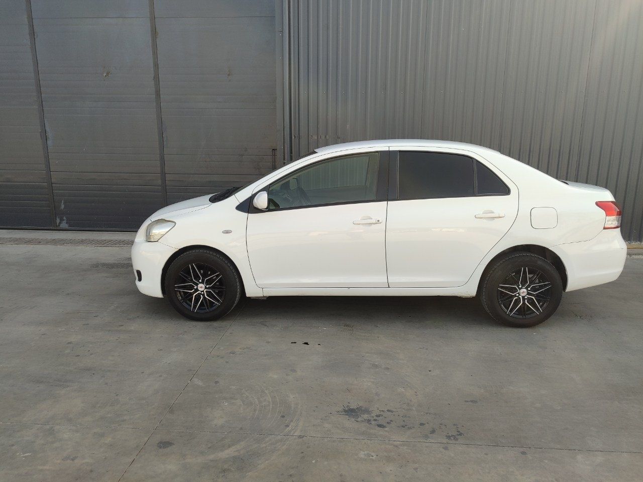 Toyota yaris sotiladi