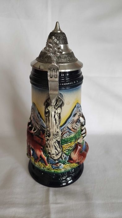 Винтидж релефна керамична халба с 3Д орел