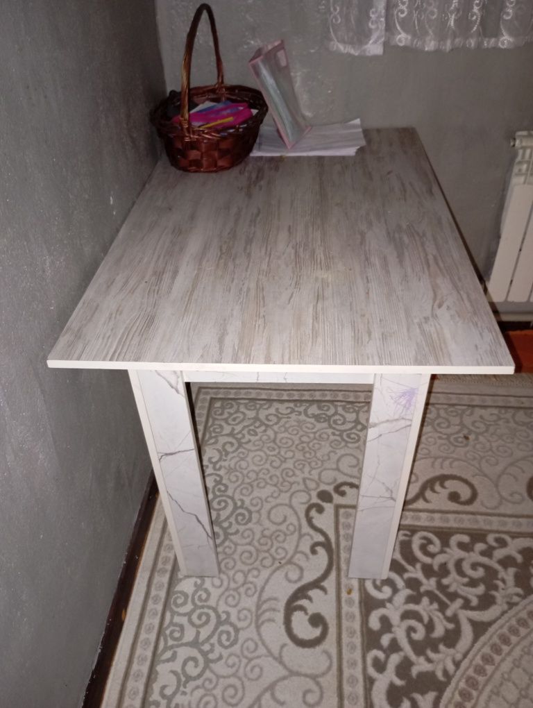 Срочно продается стол 2 штуки