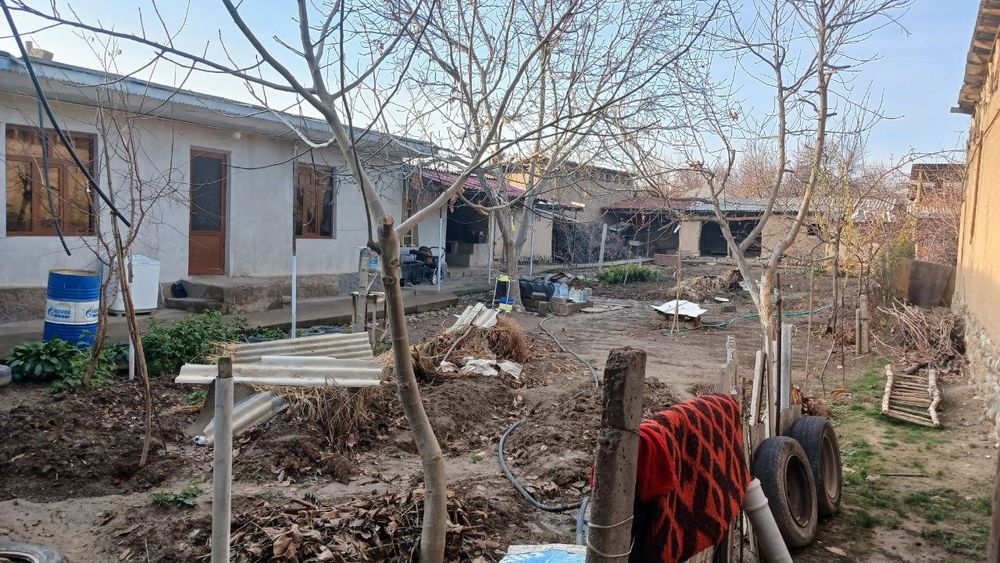 Уй сотилади Паркент тумани Самсарак махалласида