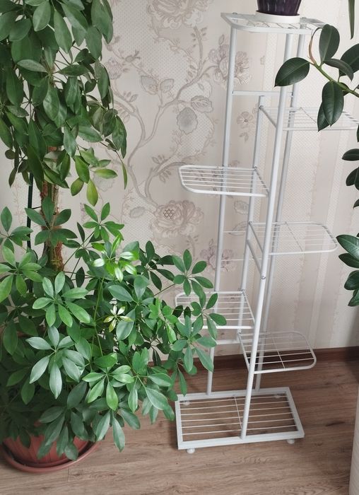 Полка для цветов белая металлическая