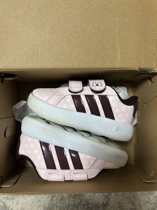 Adidas Minnie marimea 26