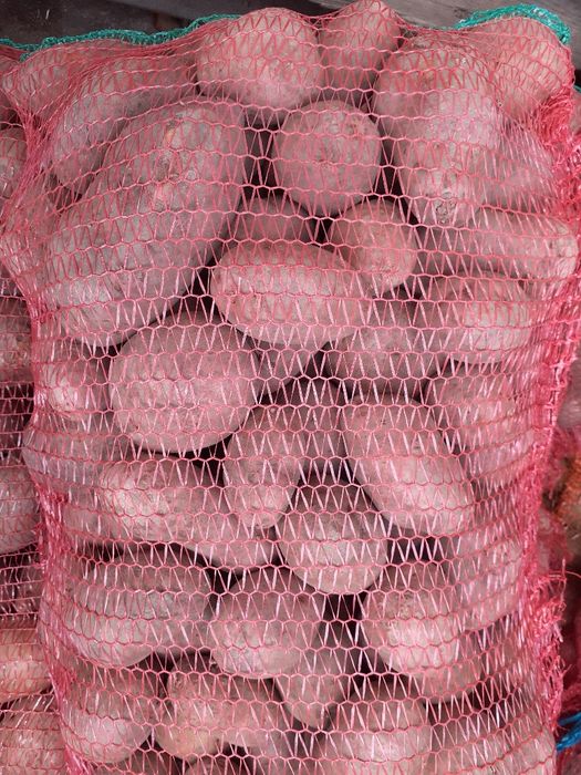 Vând cartofi de consum rosi și galbeni