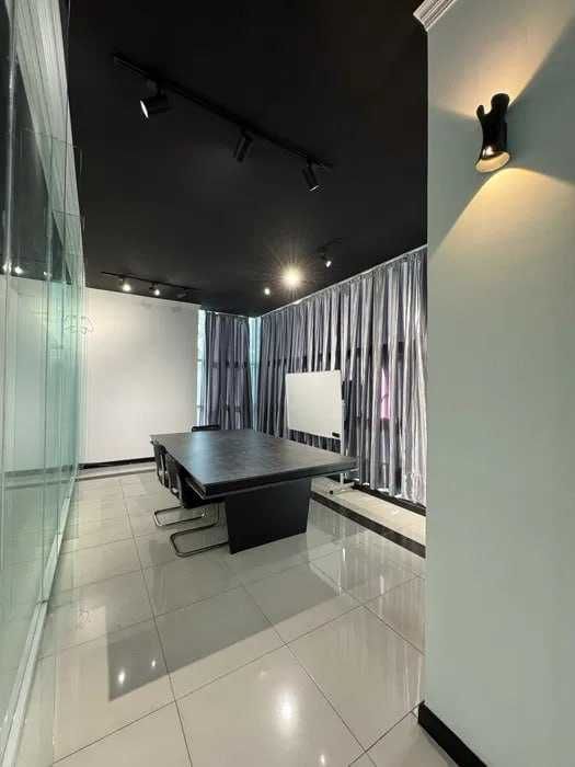 Сдаётся офис метро Айбек Мирабадский р-н гостиница Россия, перая линия