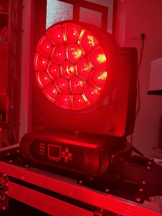 Wash 19x40W, RGBW, Zoom, Bee Eye, 760W lumini scena noi cu garantie