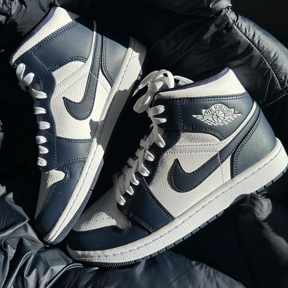 Pantofi Sport Air Jordan 1 Mid Obsidian Gold - 100% originali