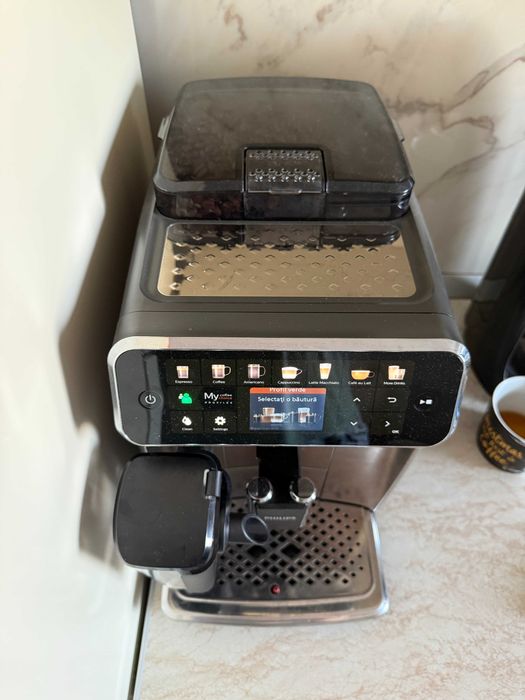 Espressor automat Philips Seria 5400  cafea boabe + macinata