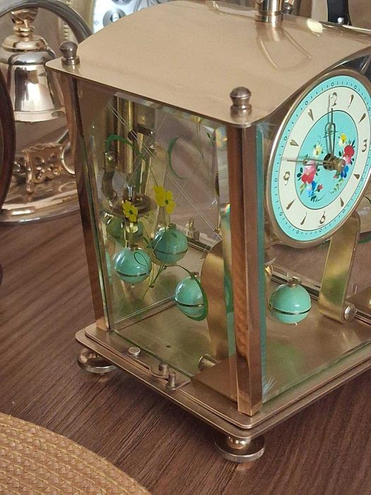 Продавам 400 дневен немски механичен часовник Kern