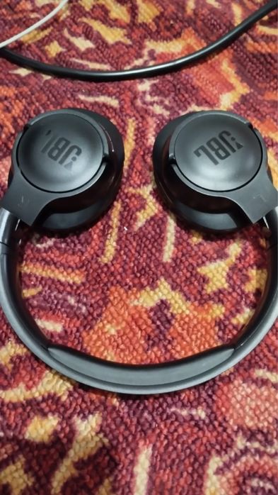наушники JBL аккуратно использовались