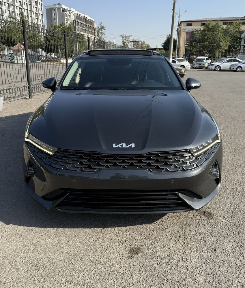 Kia K5 2022 с понарамной крышей