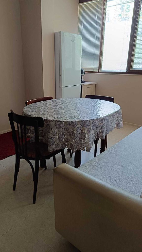 Дава се под наем Тристаен апартамент в Гоце Делчев - 75 кв.м за 193.8 € - Снимка #1